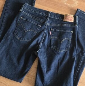 Levi’s 314 Shaping Straight Jeans | Size 28 | Dark Wash Stretch Denim